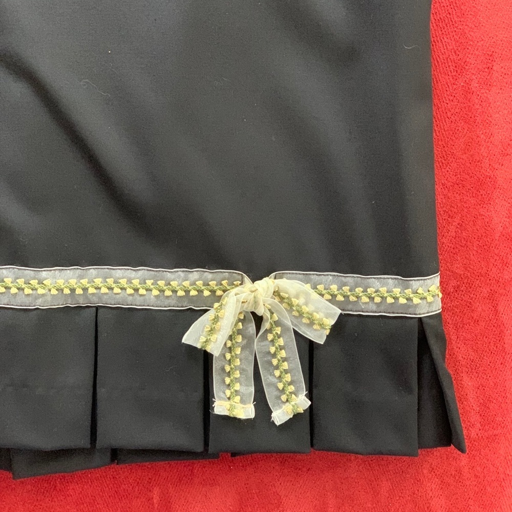 Banana Republic Pleated hem wool skirt w/ribbon bow Wool, Lined, Size 6 - Picture 3 of 4
